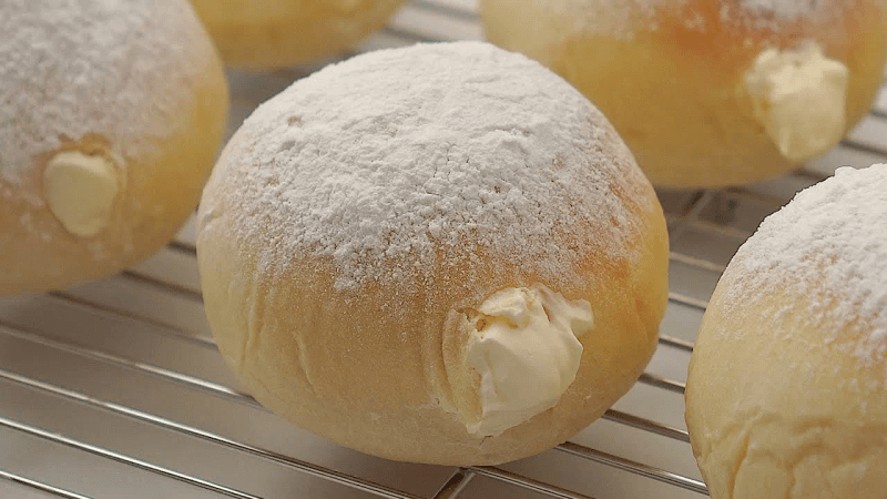 아이스 빵 (그냥 먹어도! 살짝 얼려 먹어도! 다 맛있다! 생크림 가득~크림빵 만들기 Milk Cream Bread | Iced Bread | cream filled bread) Thumbnail
