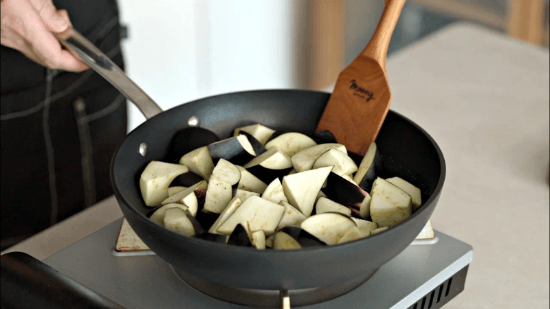 가지는 무조건 많이 사와서 이렇게 드세요‼️ 밥대신 먹으면 뱃살이 쭉쭉 빠지는데 너무 맛있어서 매일 먹고 싶어요👍🏻 Thumbnail