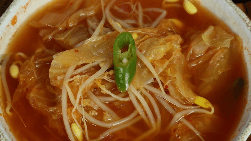 김치 양념 넣지마세요! 대박집 김치콩나물국 이렇게 끓여 정말 맛있어요. Thumbnail