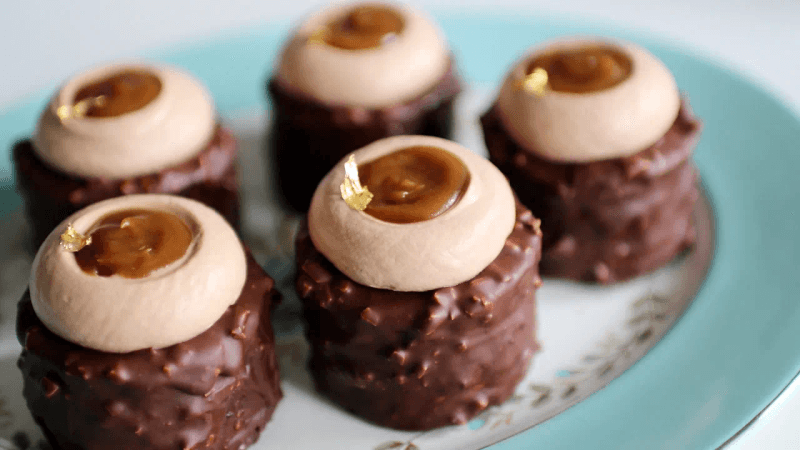 진짜 맛있는 솔티드 카라멜 초코케이크 만드는 법 Thumbnail