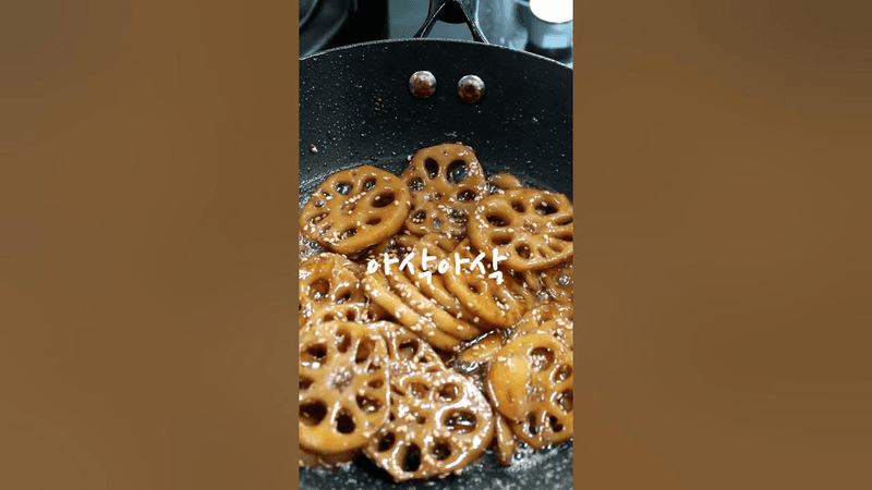 60초 비법! 요린이도 만들 수 있는 달콤 짭쪼름한 연근조림 Thumbnail