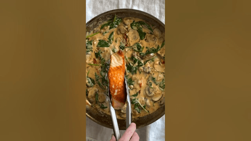 Salmon with Creamy Spinach & Sun Dried Tomato Sauce Thumbnail