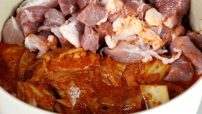 멸치로 육수내지마세요! 대박집 김치찌개 이렇게 만들어 정말 맛있어요~ Thumbnail