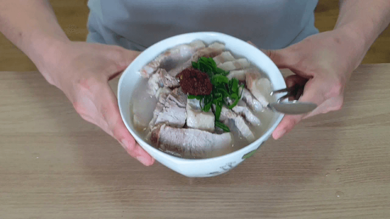 집에서 간단하고 푸짐한 고기국수 만들기 Thumbnail