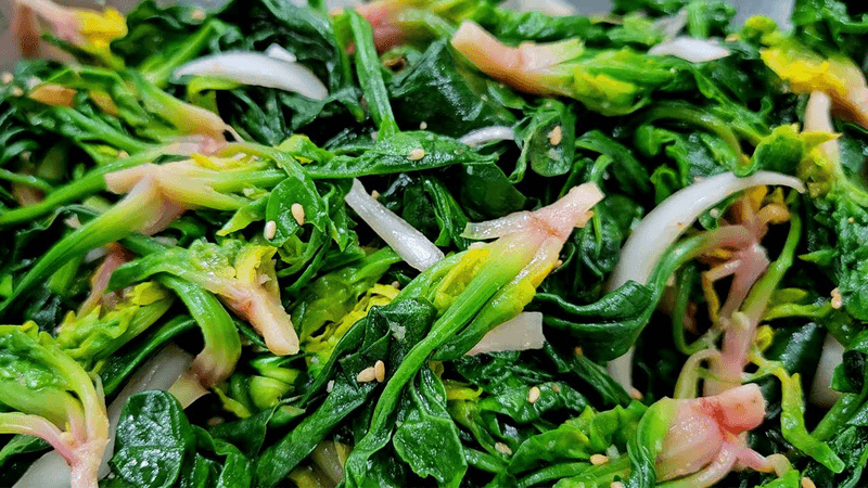 양파를 넣어 아삭함이 신세계인 시금치나물 Thumbnail