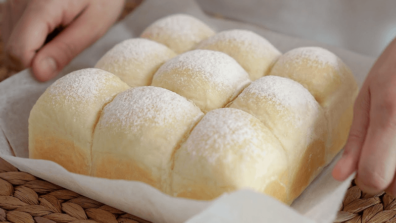 말랑말랑 하얀 모닝빵 (쫀득!보들!뽀송! 휘핑 크림 빵 | 디너 롤) Thumbnail