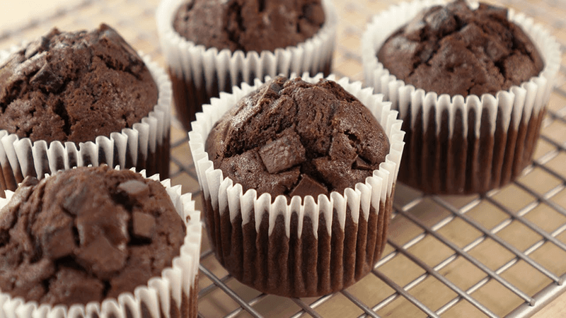 섞고 섞고 섞기만 하면 간단하게 완성되는..! 진하고 촉촉한 기본 초코머핀 만들기 (+에어프라이어) Thumbnail