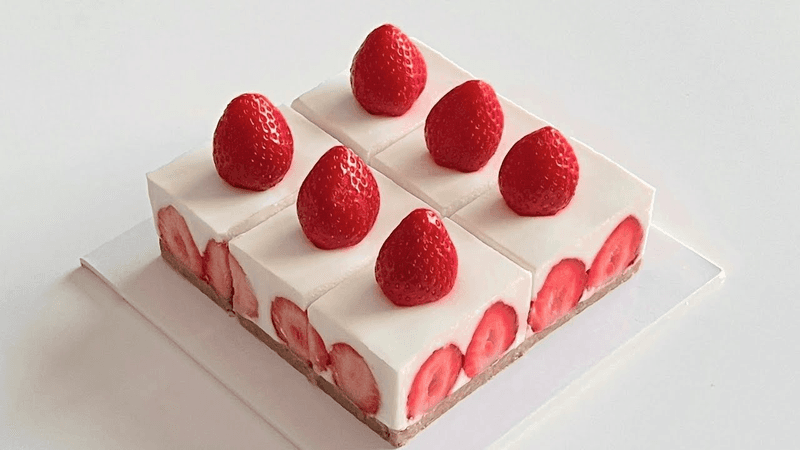 오븐없이 딸기레어치즈케이크 만들기🍓딸기케이크 홈베이킹 Thumbnail