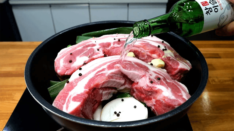 "수육" 가장 맛있게 삶는 비밀재료 알려드립니다 Thumbnail