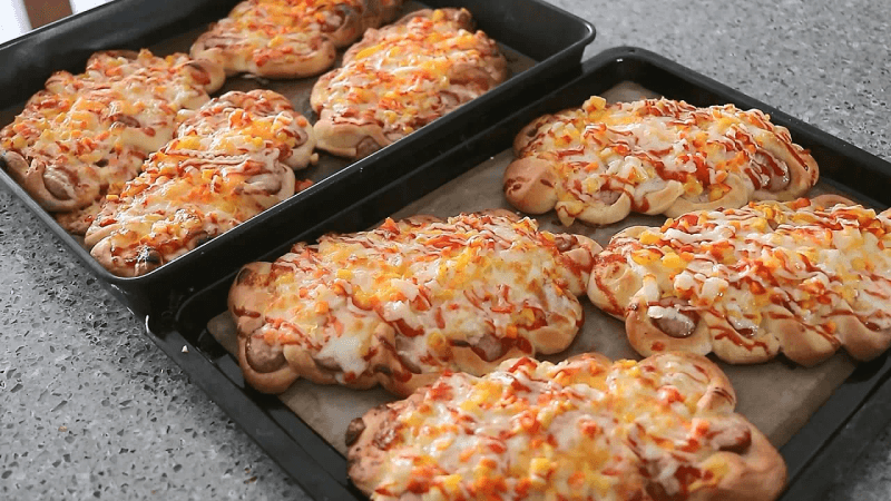 탱글탱글 무반죽 소시지빵 만들기 Thumbnail