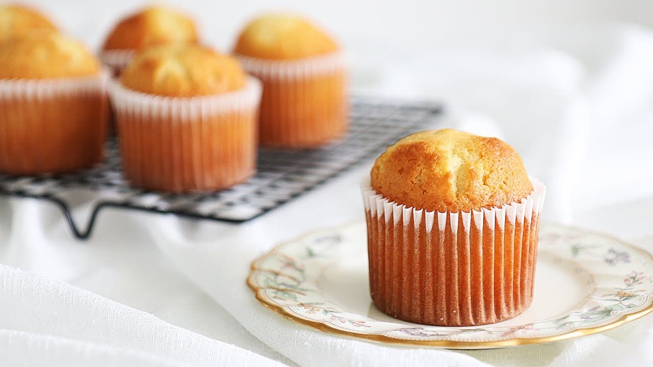 부제) 남은 생크림 처리하는 가장 쉬운 방법! 3분만에 만드는 촉촉한 생크림머핀 (위즈웰 인헨스 오븐과 함께) Thumbnail