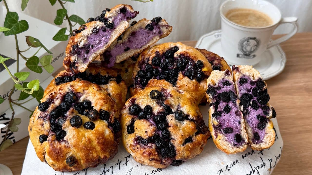 블루베리 크림치즈 스콘 Thumbnail