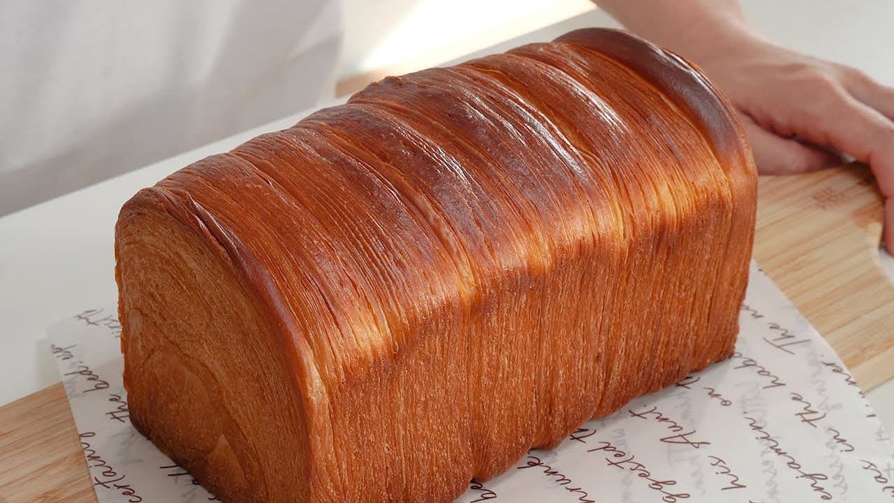 수많은 겹겹! 완벽한 페이스트리 식빵 Thumbnail