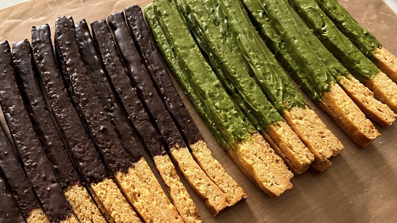 강추!!! 역대급 맛있는 비스코티 빼빼로 만들기 (얇게 만드는 비법) Thumbnail