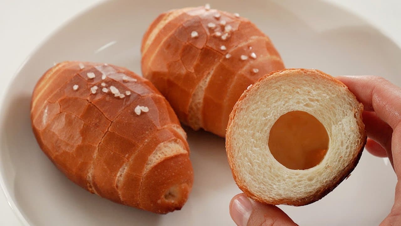 Crispy & Chewy Crack Salt Butter Roll Bread Thumbnail