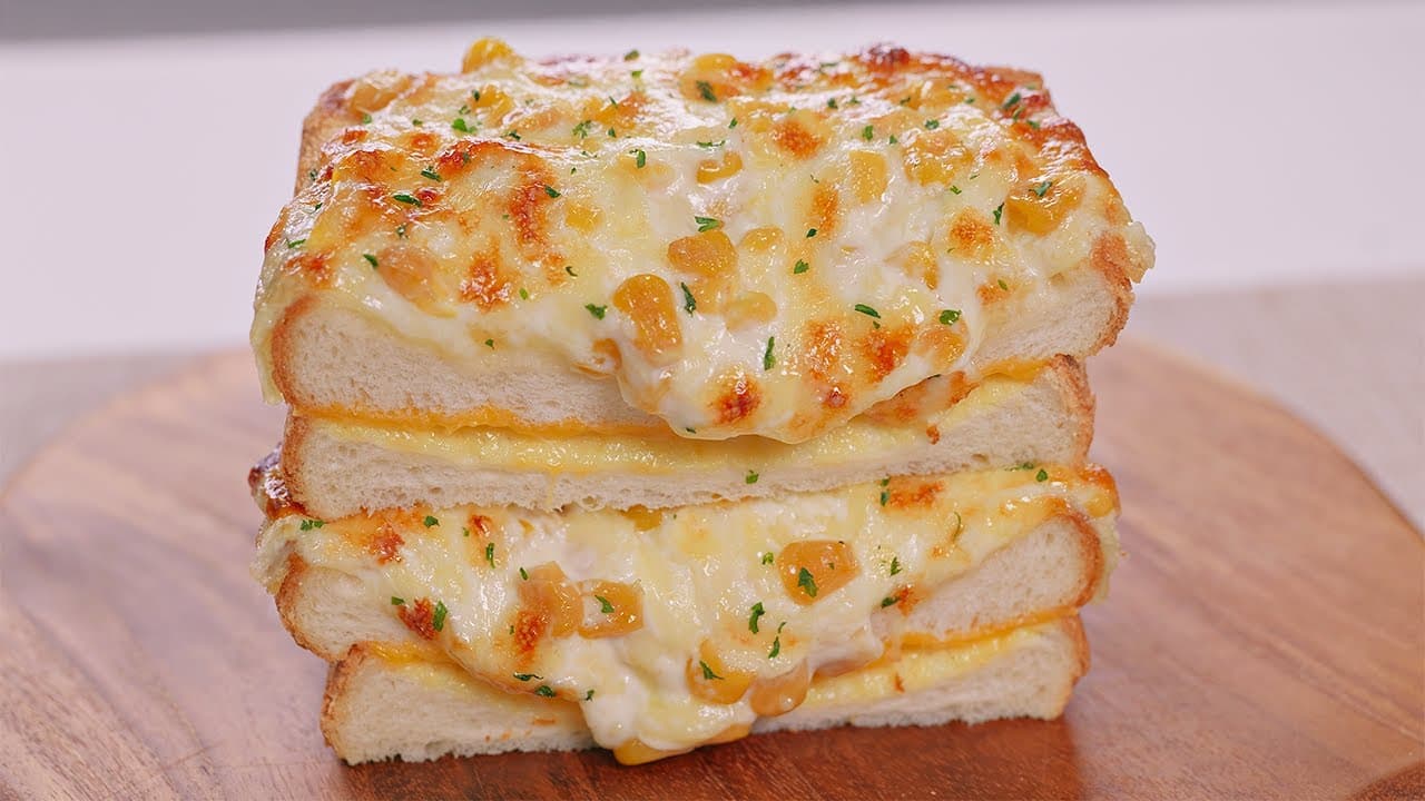 첫입에 무너진다💛 콘치즈 토스트의 황홀한 맛: 콘 치즈 토스트 Thumbnail