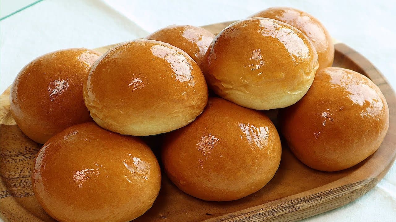 윤기 좌르르✨ 말랑말랑 우유 모닝빵 만들기! 종이컵계량, 초보도 가능 Thumbnail