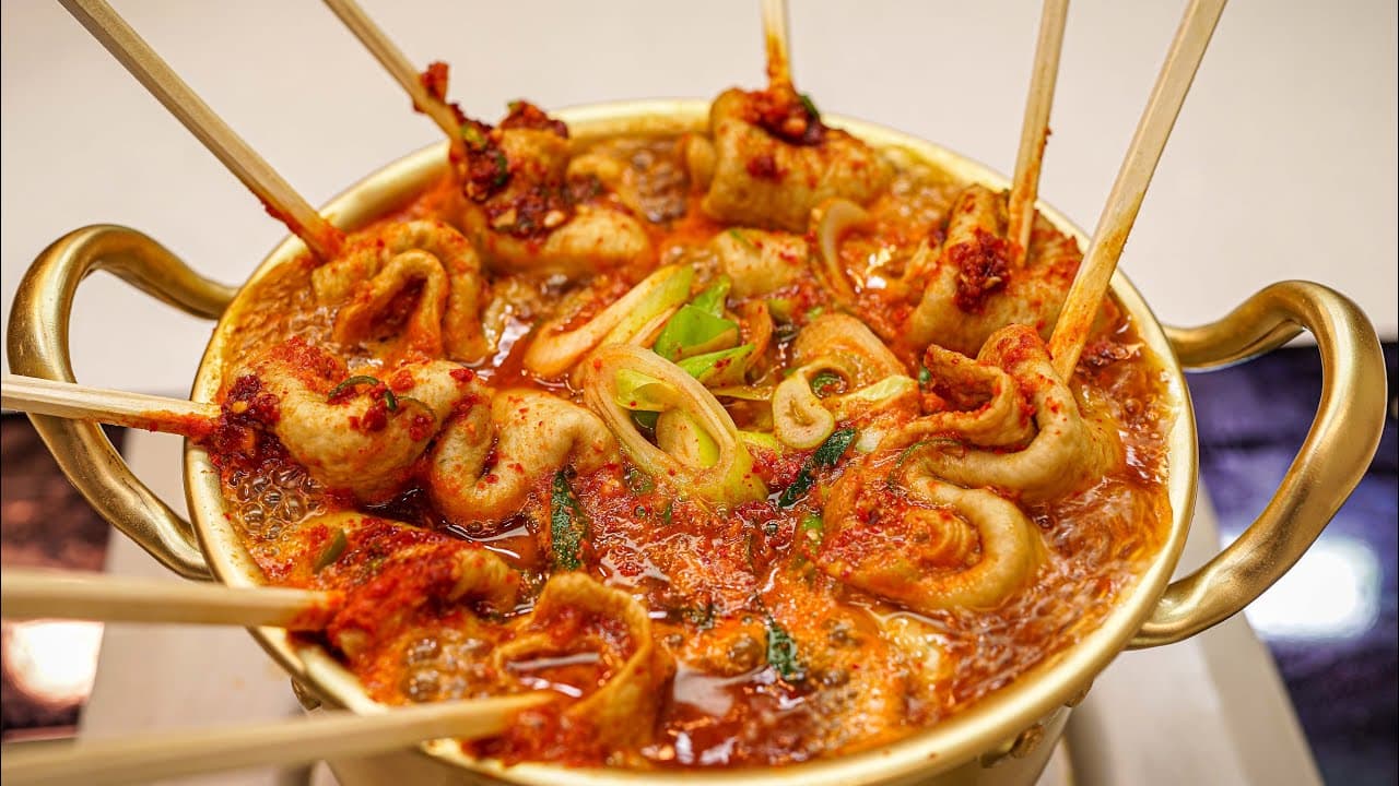 얼큰 칼칼한 빨간 어묵탕과 칼국수 Thumbnail