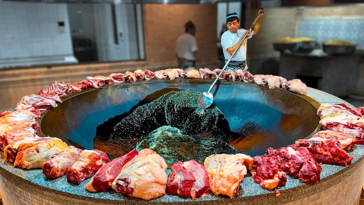 믿을 수 없어! 우즈베키스탄에서는 매일 10,000명을 위해 500kg의 필라프를 하나의 솥에서 요리합니다! Thumbnail