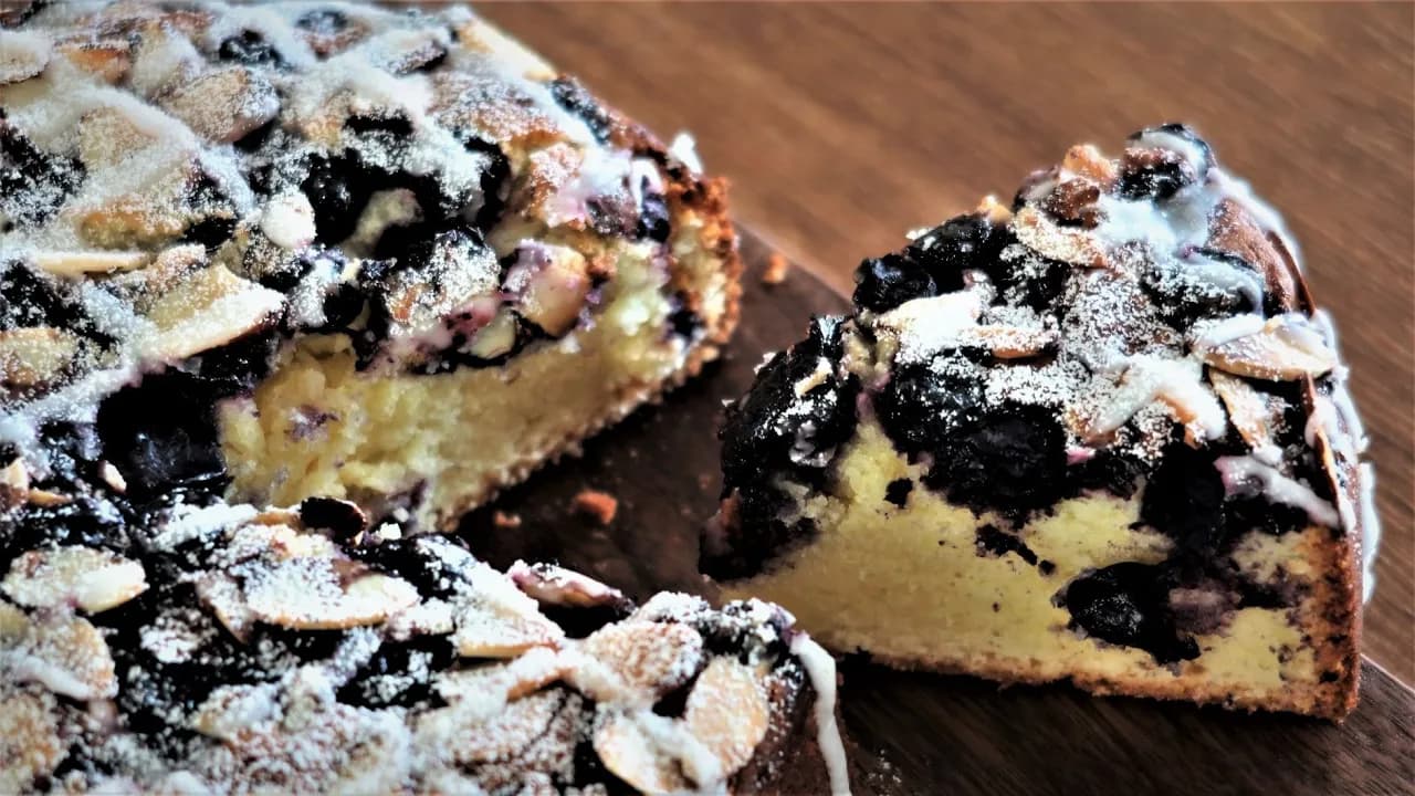 입에서 살살녹고 풍미좋은 블루베리아몬드 케이크 만들기 Thumbnail