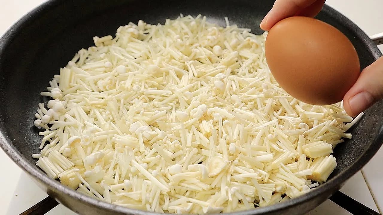 팽이버섯 계란 요리 Thumbnail