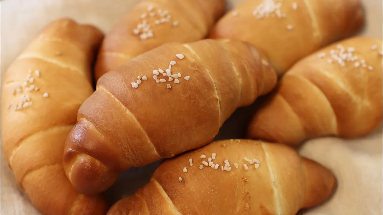 Famous Japanese Salted Butter Roll (Shio Pan) Thumbnail
