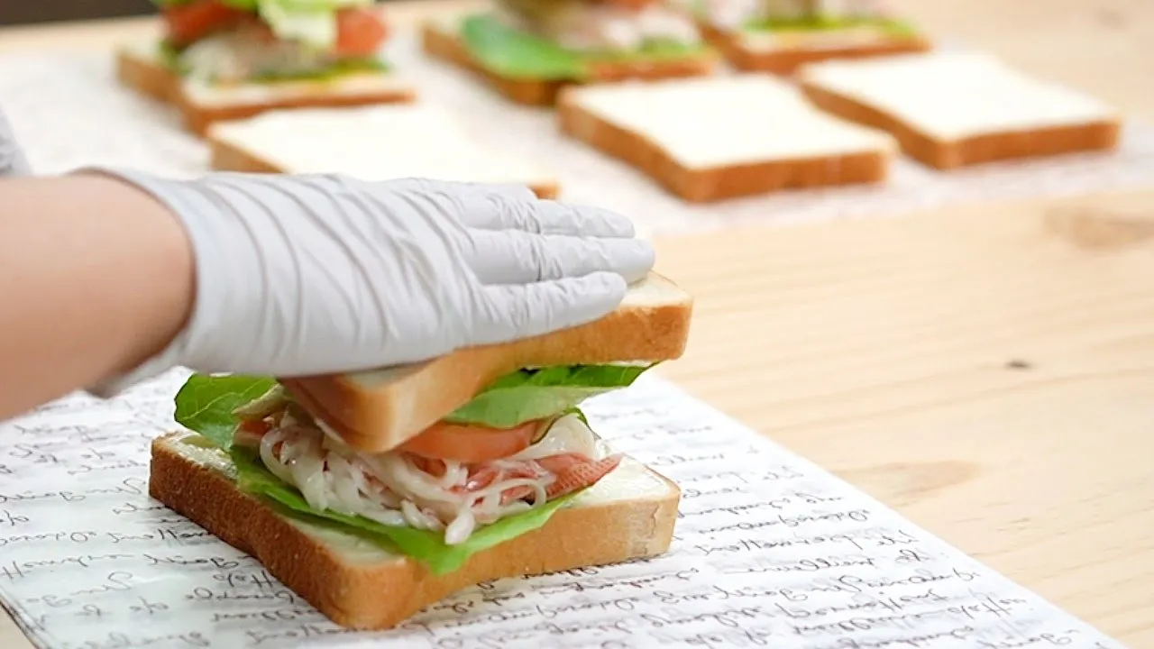 [카페판매 레시피] 맛있는 게살샌드위치 만들기 Thumbnail