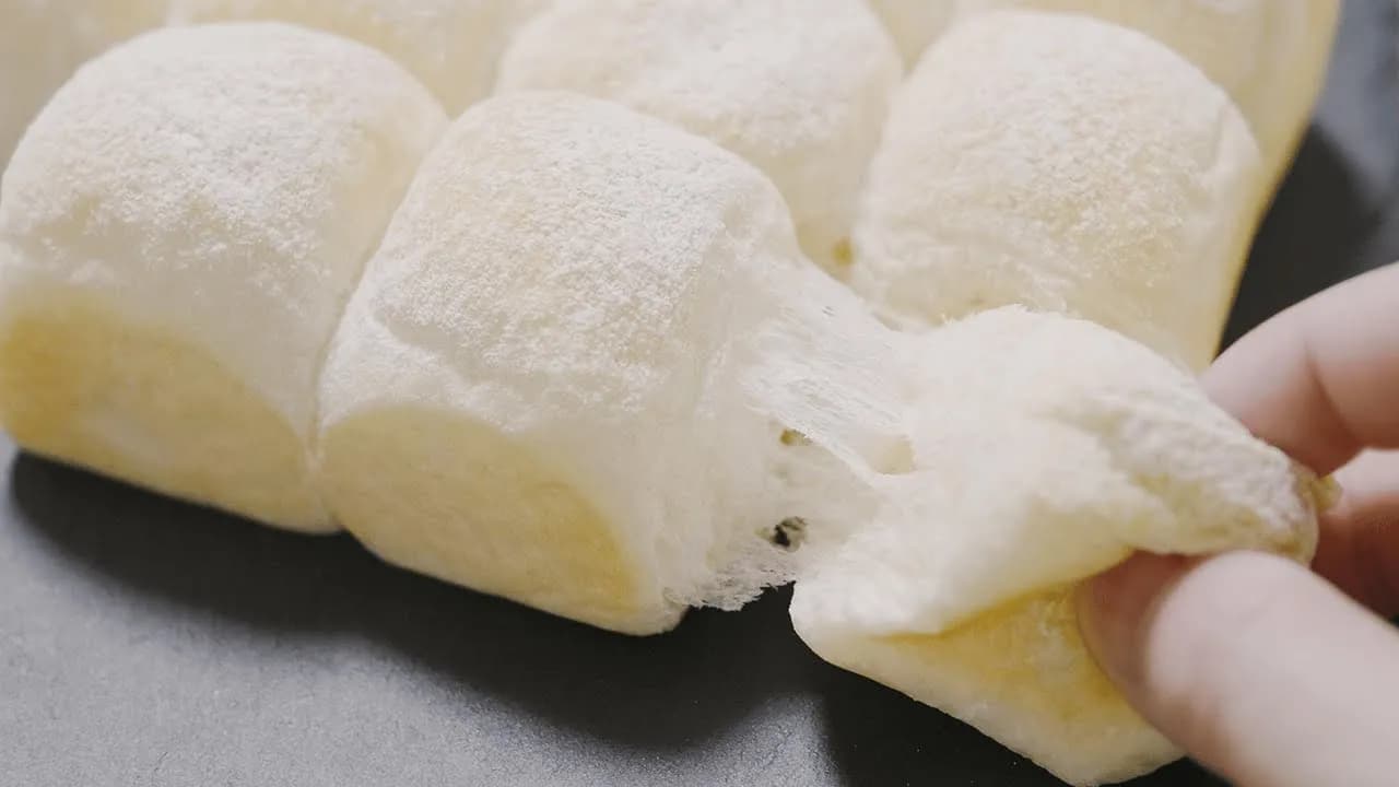 부드럽고 부드러운 단맛! 연유 밀크 치기리 빵 만드는 법 | Condensed Milk Bread recipe Thumbnail