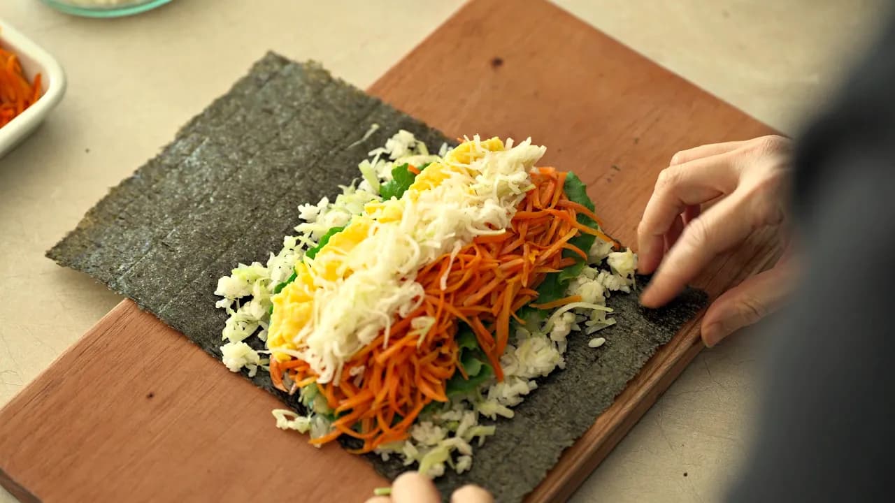 김밥은 이제 이렇게 만드세요‼️ 살도 빠지고 너무 맛있어서 매일 먹고 싶어져요😋 양배추 김밥 Thumbnail