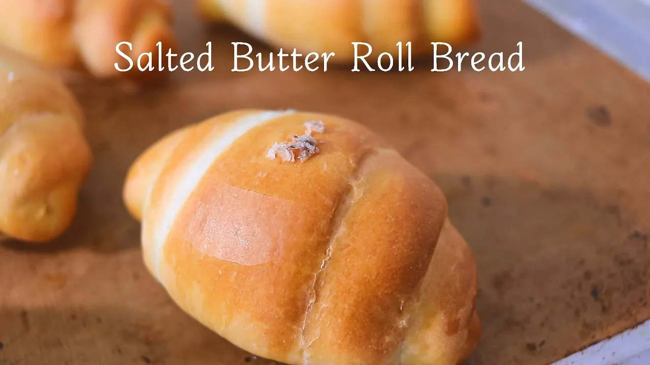 버터향 가득한 무반죽 소금빵 Thumbnail