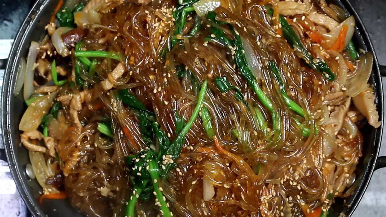 냄비 하나로 순식간에 만드는 한식뷔페 '잡채' 레시피 Thumbnail