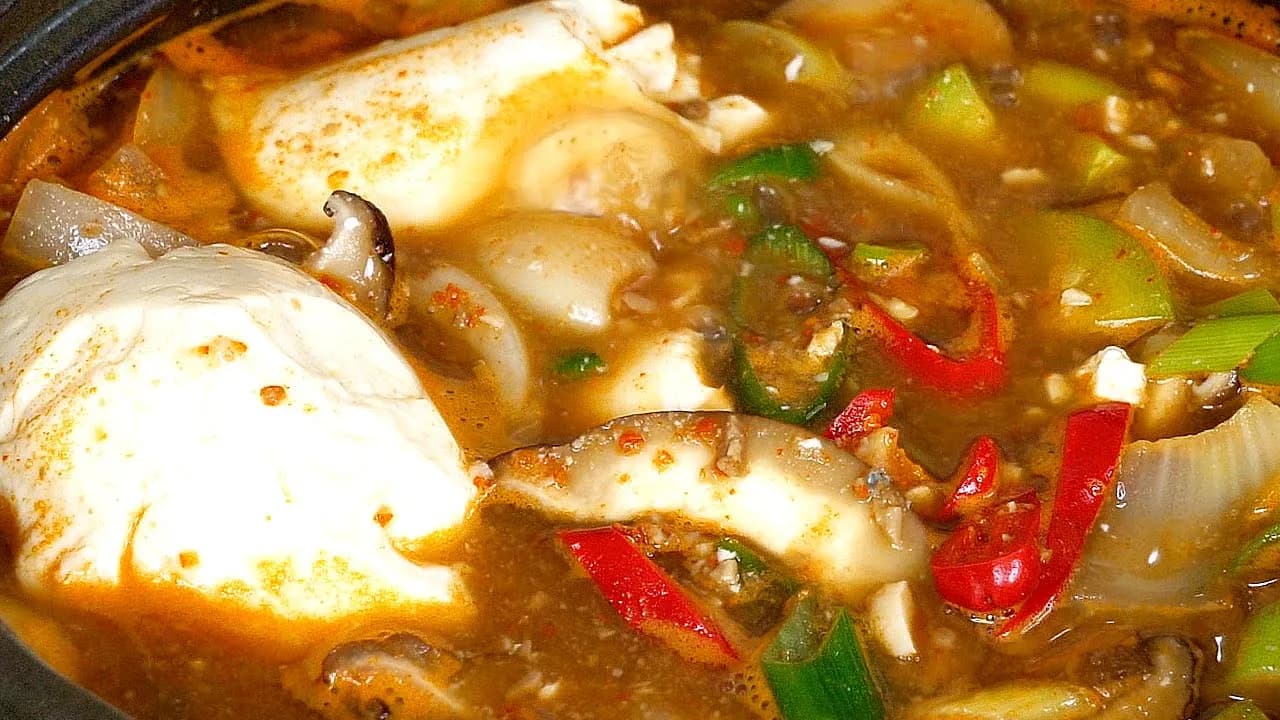 순두부 된장찌개 두부대신 순두부 한 번 믿고 넣어보세요! 부드러운 된장찌개로 밥한그릇 뚝딱이에요! Thumbnail