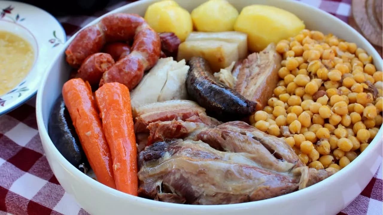 Cocido madrileño, para mi, el guiso mas facil y rico del mundo ¡COMPRUEBALO! Thumbnail