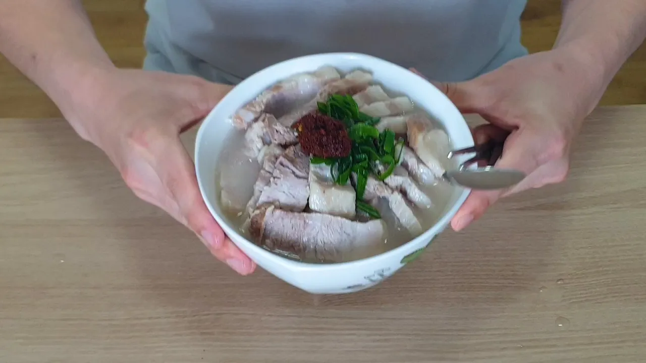 집에서 간단하고 푸짐한 고기국수 만들기 Thumbnail