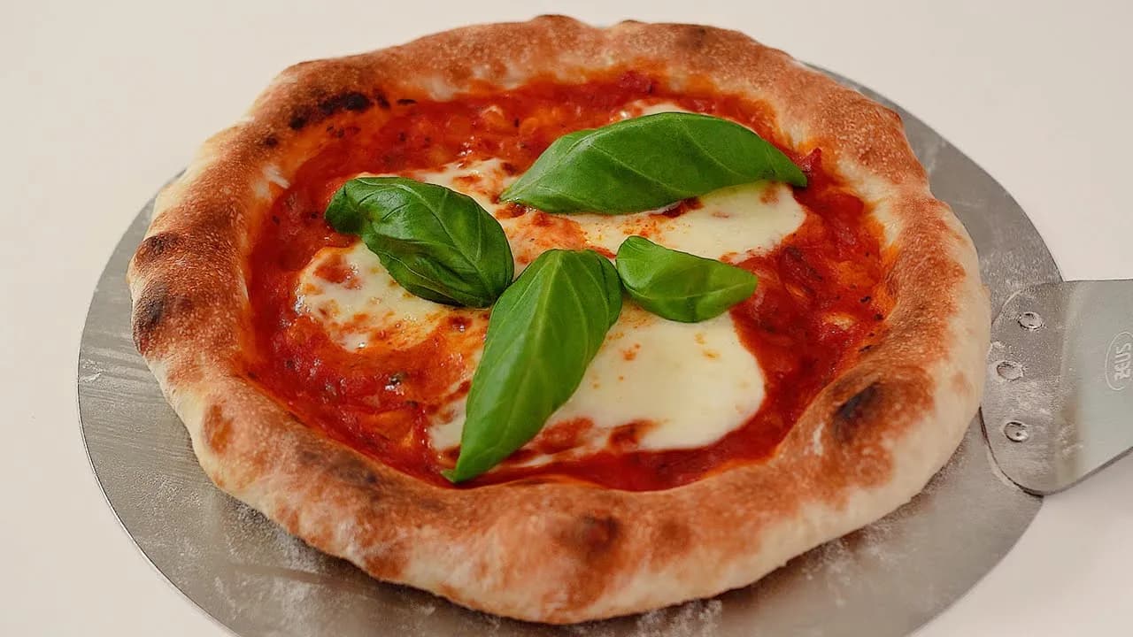 집에서 화덕 피자 만들기! ​역대급 비법 공개! 마르게리타 피자와 토마토 소스 레시피! Thumbnail