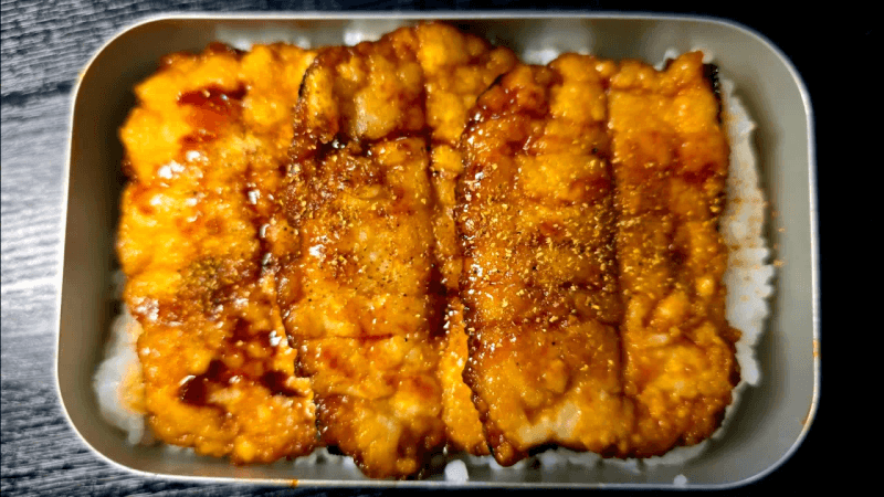 【한 끼 100엔】진짜 장어 가게가 화낼 만한 덮밥 Thumbnail