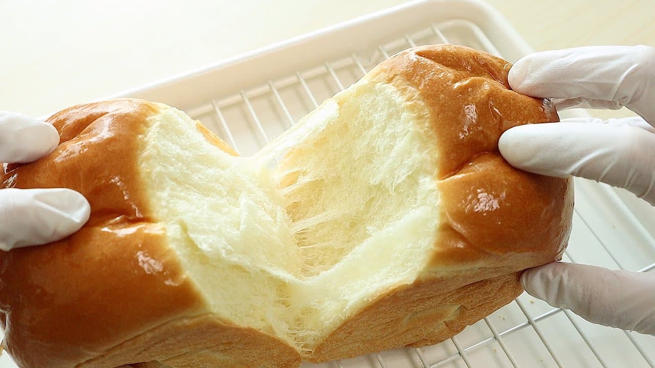 쉬운 손반죽) 5년째 만들어먹고 있는 솜살 우유식빵 레시피 🍞 Thumbnail